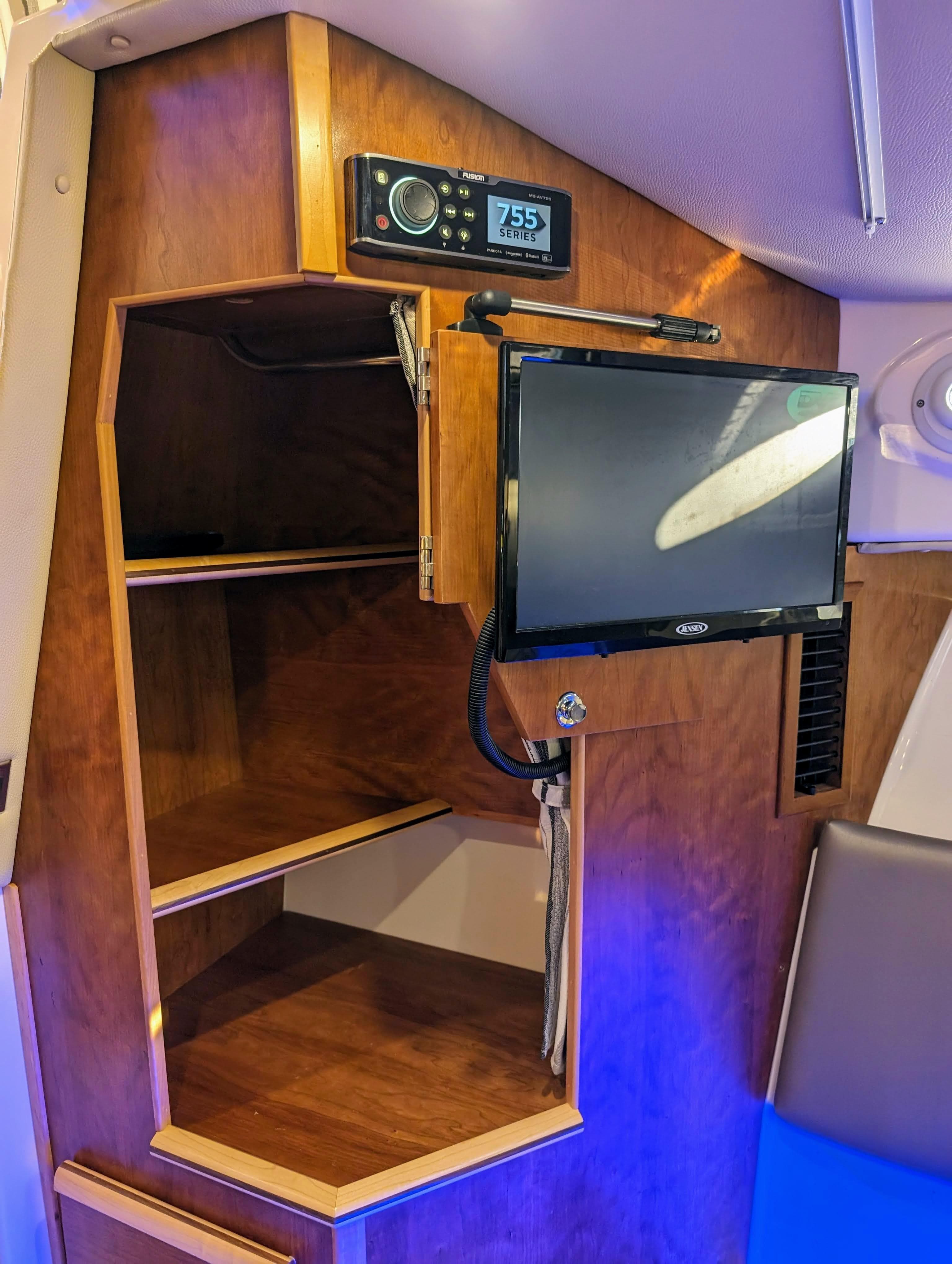 2022 Cutwater C-32 Coupe LE