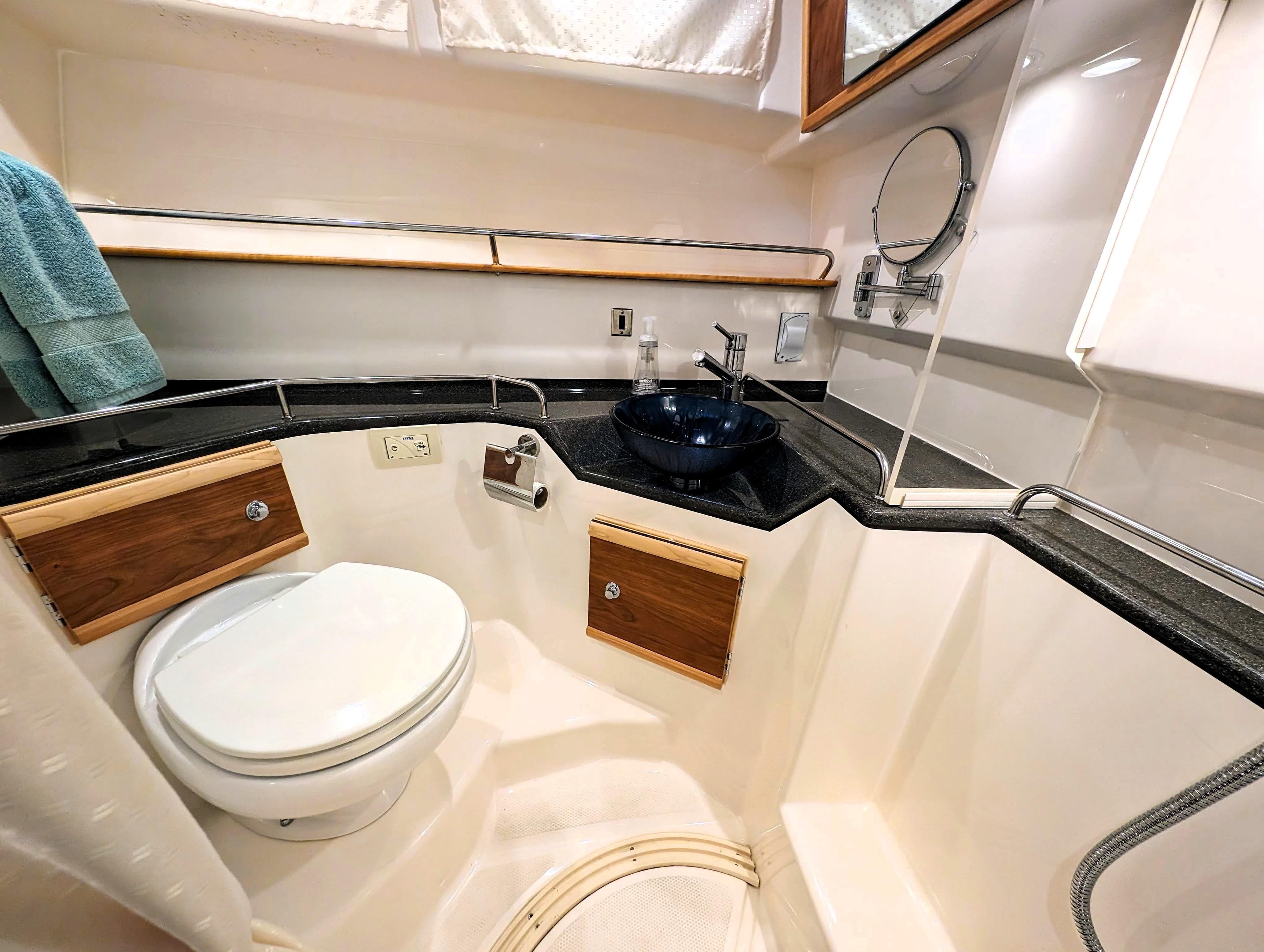 2022 Cutwater C-32 Coupe LE