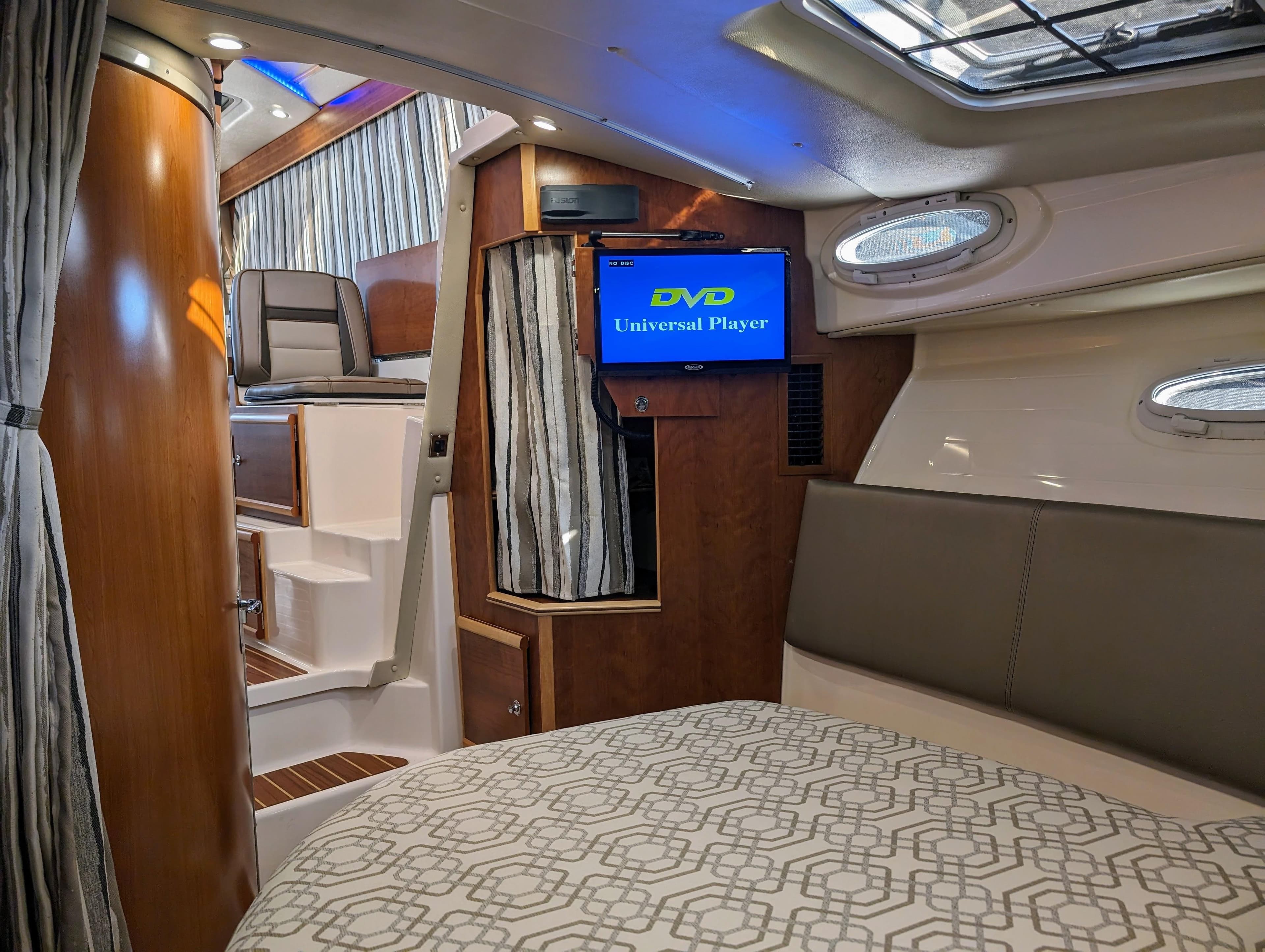 2022 Cutwater C-32 Coupe LE