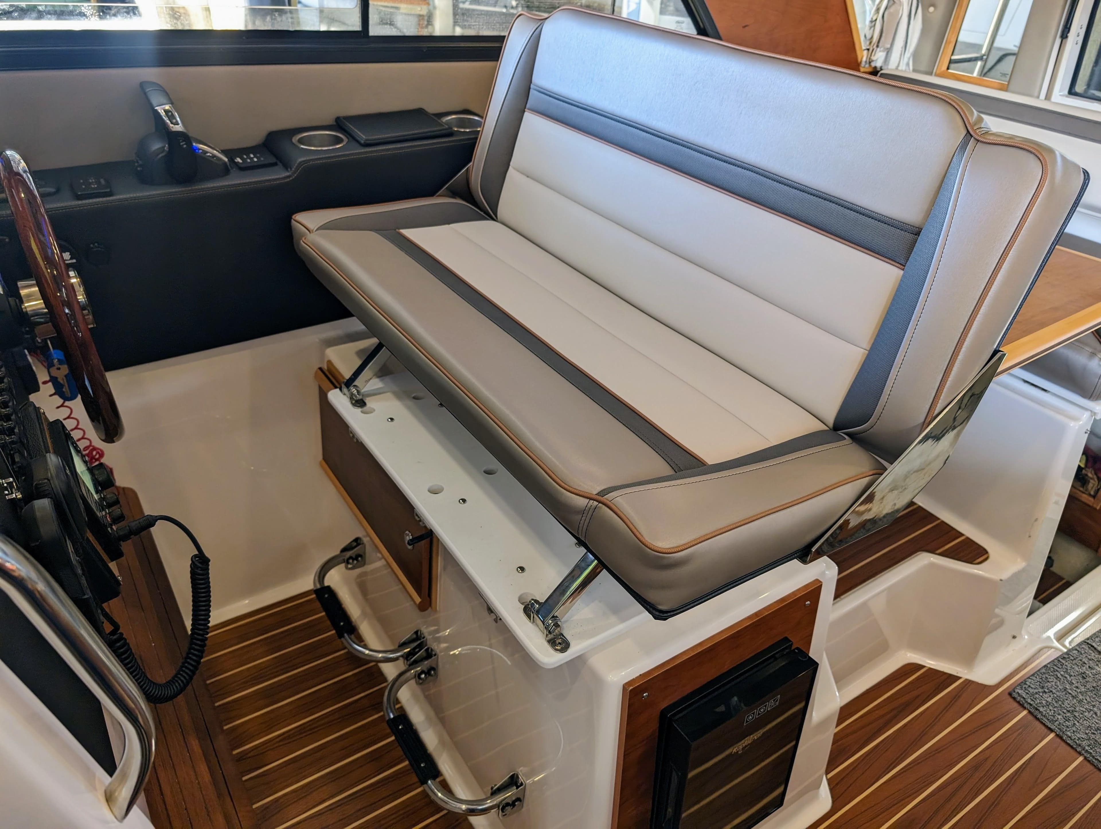 2022 Cutwater C-32 Coupe LE