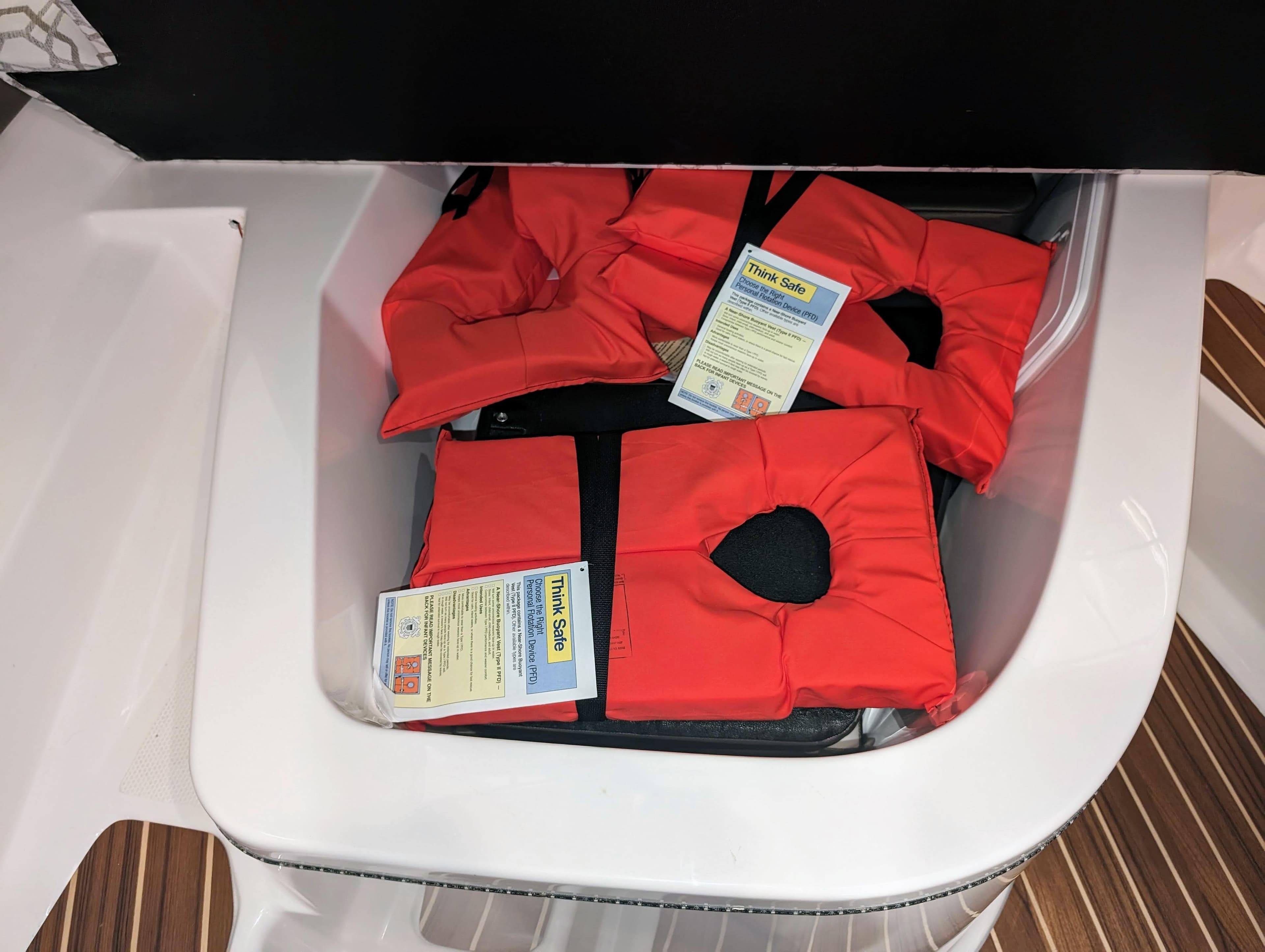 2022 Cutwater C-32 Coupe LE