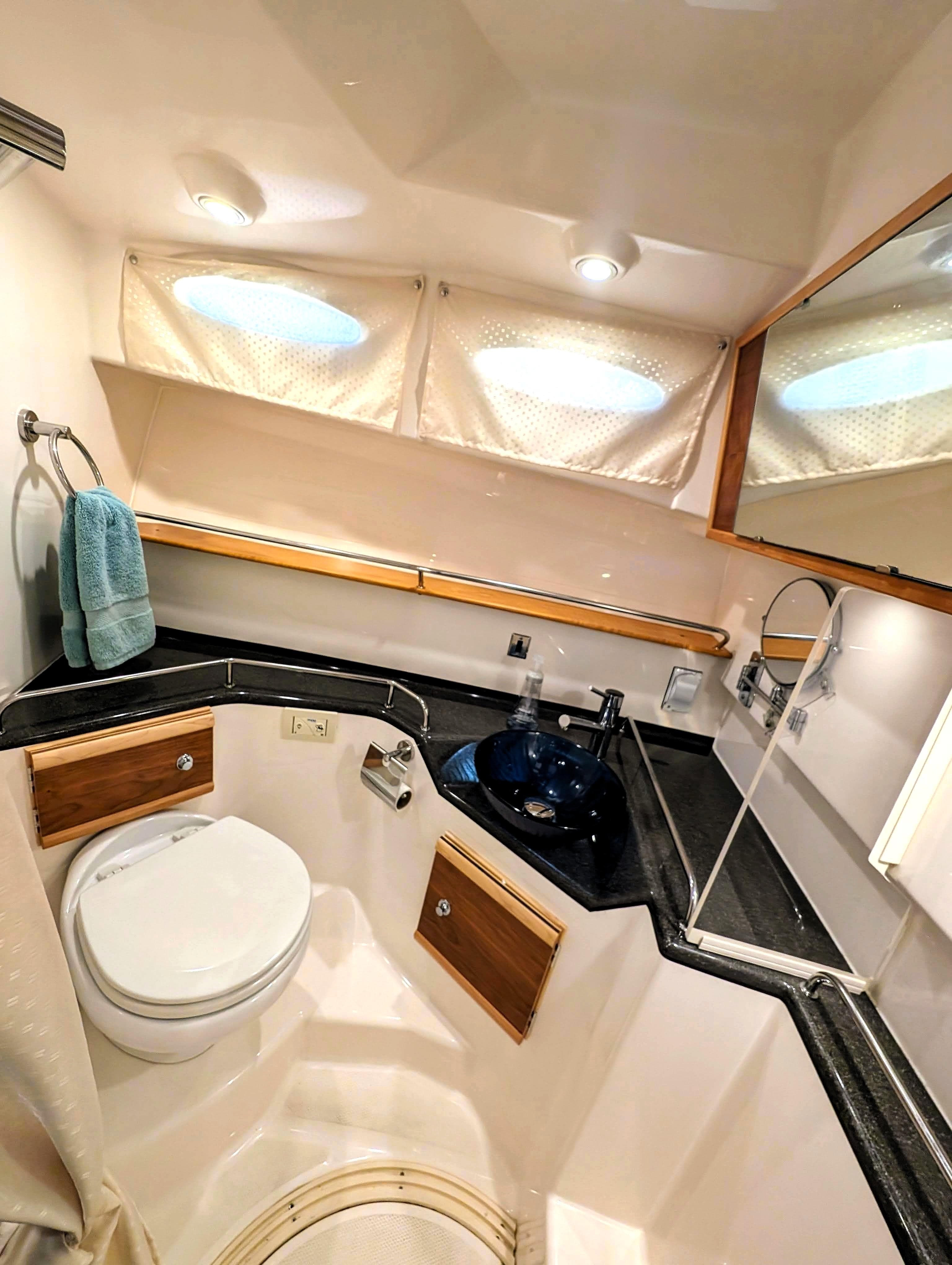 2022 Cutwater C-32 Coupe LE