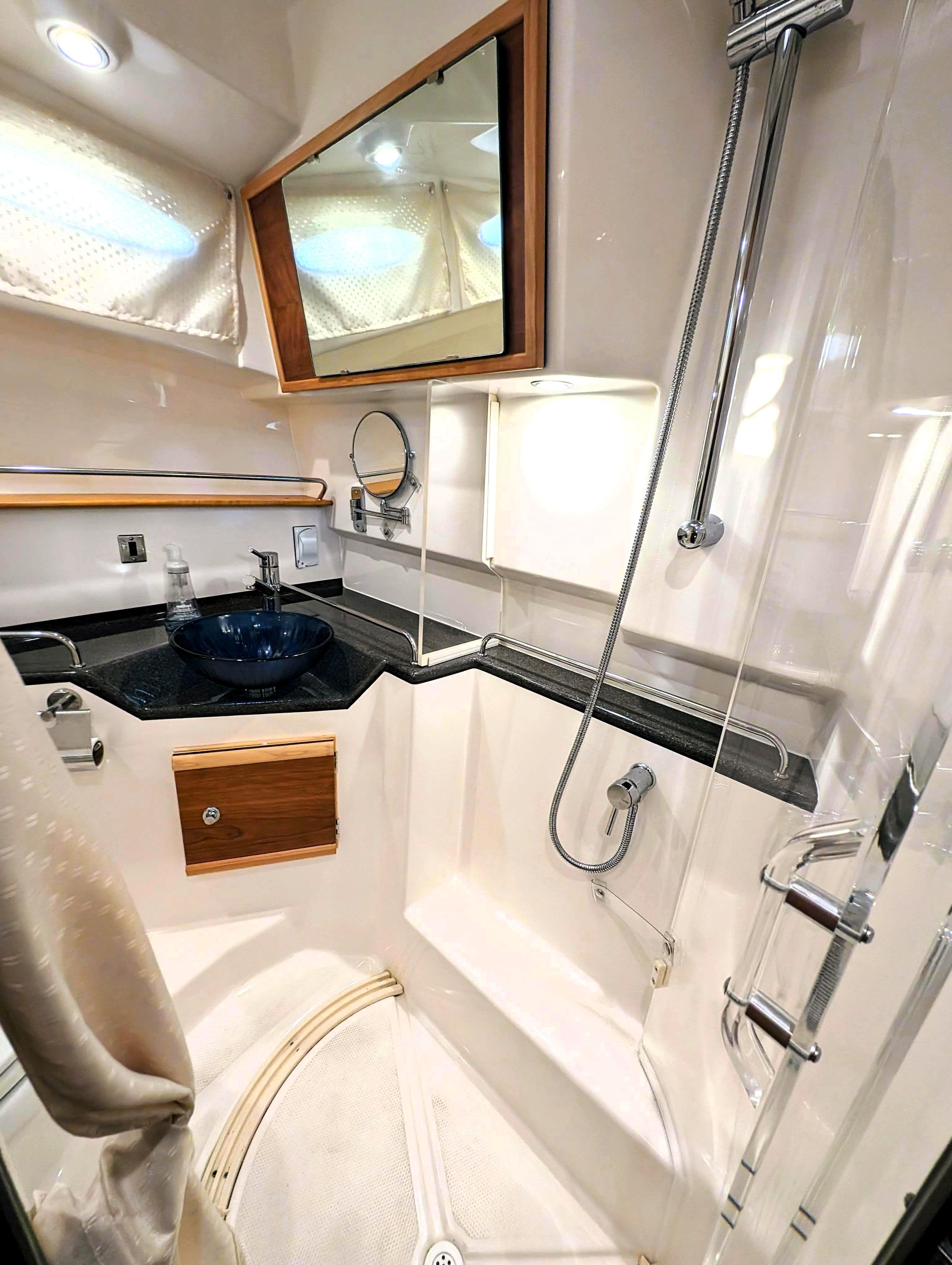 2022 Cutwater C-32 Coupe LE