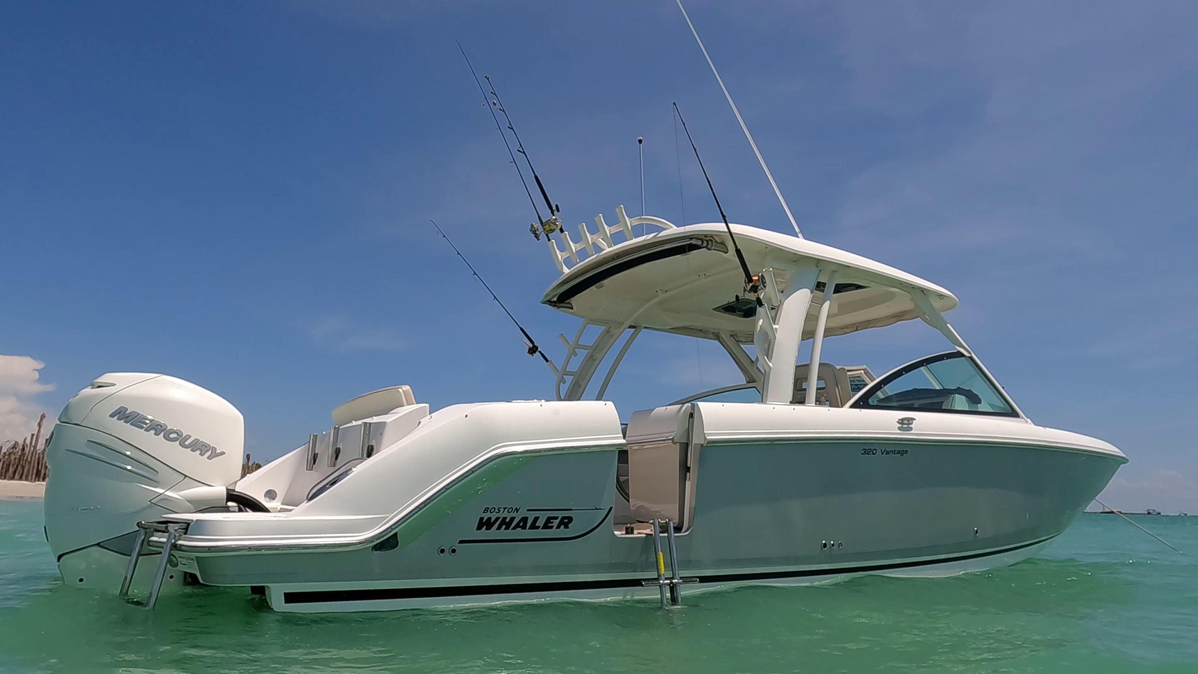 2017 Boston Whaler 320 Vantage